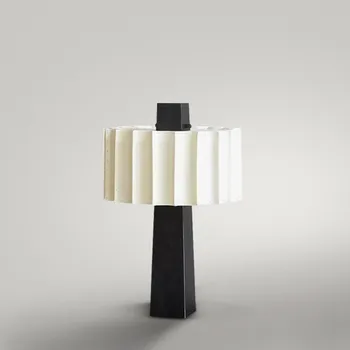 Современная китайская настольная лампа для гостиной, дизайнерская скандинавская минималистичная Креативная прикроватная лампа для спальни, Кабинет, Черная вертикальная Лампа